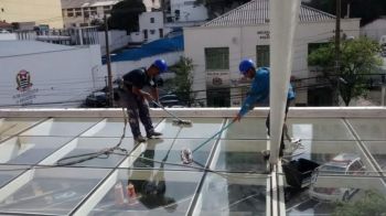 Limpeza de coberturas de vidro e policarbonato. Guia de empresas e servios