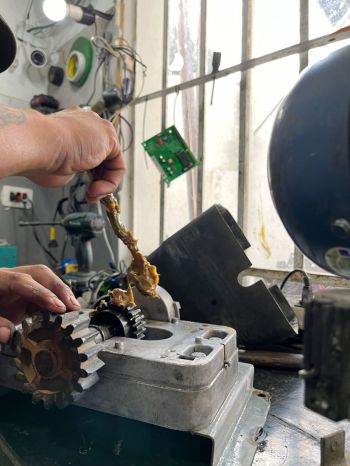 Motor para portao de correr. Guia de empresas e servios