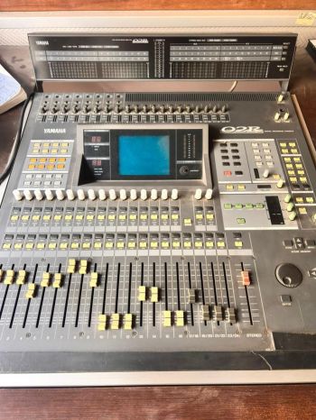 Console de gravao,  mesa de udio yamaha o2r . Msicas e hobbies